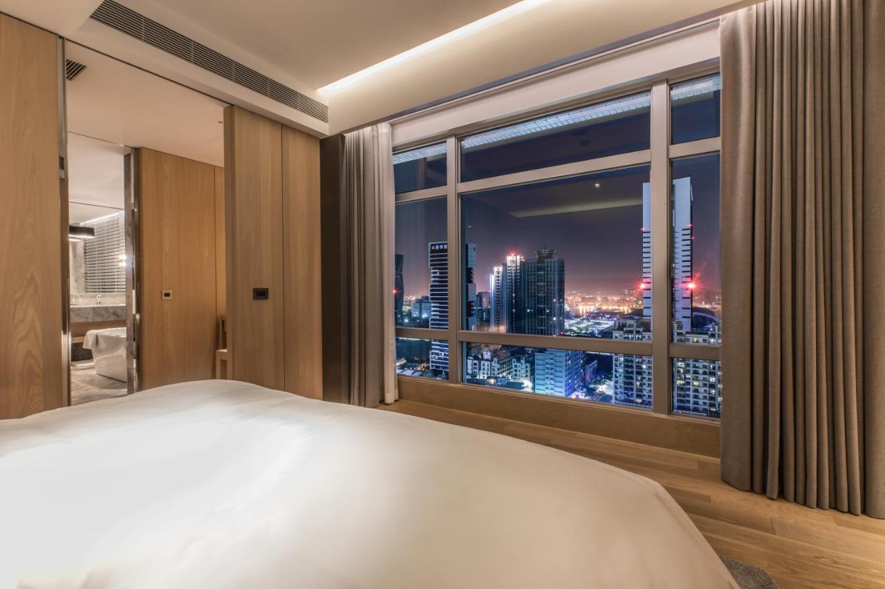 Silks Club Hotel Kaohsiung Exterior photo A bedroom at the hotel