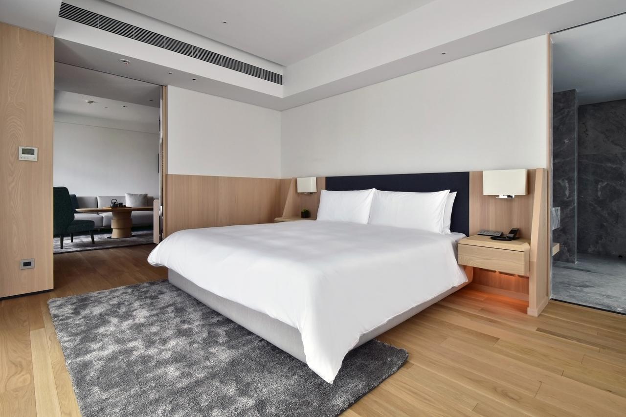 Silks Club Hotel Kaohsiung Exterior photo A bedroom at the hotel